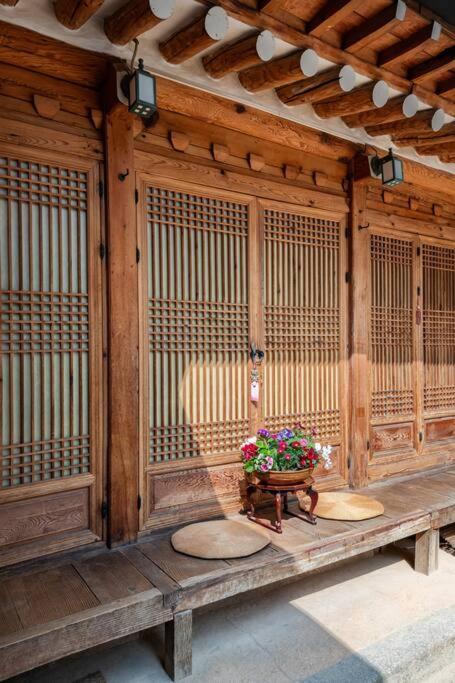 Namhyundang - Hanok Korean Traditional House Сеул Экстерьер фото