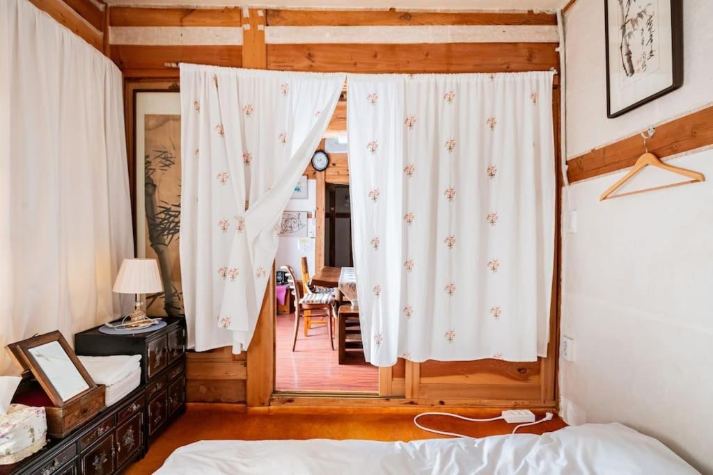 Namhyundang - Hanok Korean Traditional House Сеул Экстерьер фото